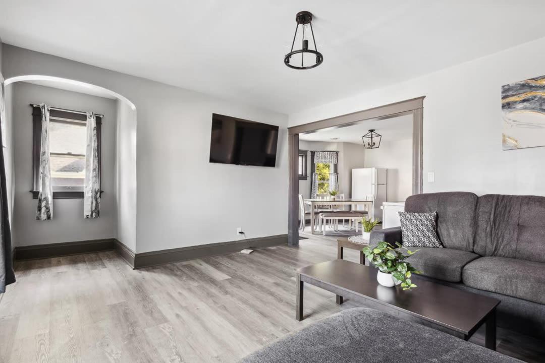 Spacious 6Br 2Ba Minutes For The Falls & Casino Niagara Falls Exterior photo